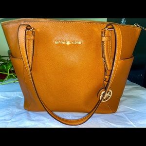 AUTHENTIC MK JET SET TRAVEL SHOULDER PURSE